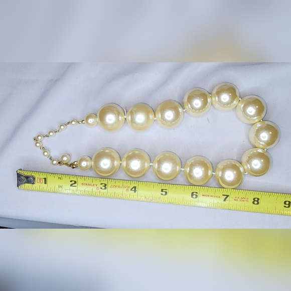 Vintage faux pearl beaded necklace and earring set - Picture 4 of 7